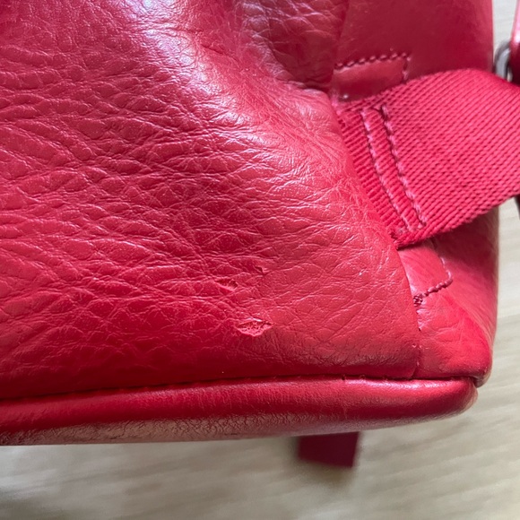 Matt & Nat Brave Backpack in red vegan leather - Picture 4 of 7